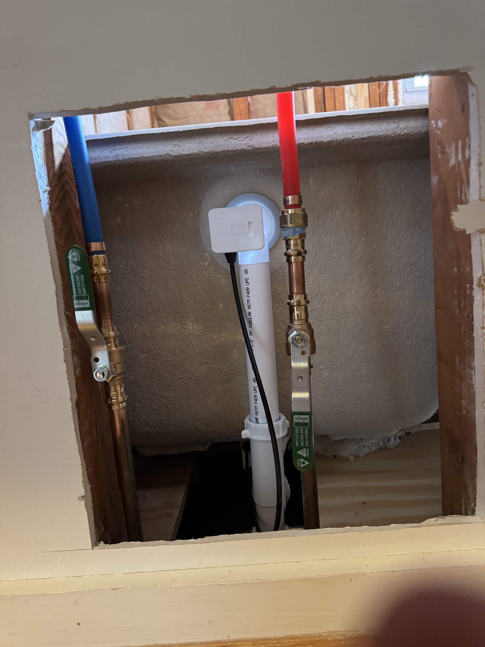 Water heater and copper pipe plumbing system installation